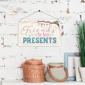 Holzschild: Friends are the best presents.