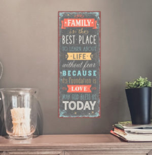 Metallschild: Family is the best place