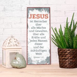 Metallschild: Jesus ist Herrscher über alle Mächte ...