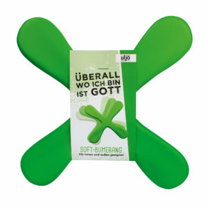 Soft-Bumerang: Überall wo ich bin ist Gott (grün)