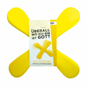 Soft-Bumerang: Überall wo ich bin ist Gott (gelb)